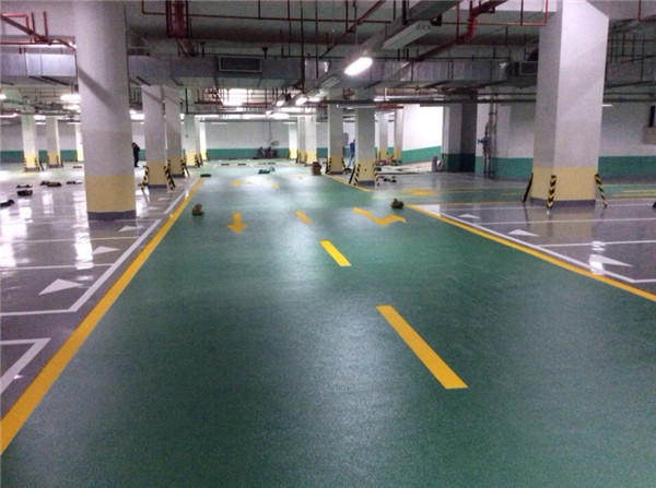 天冷了，也會干擾到停車場環氧地坪施工的進程