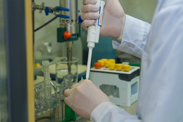 探索三聚催化劑TAP對硬泡保溫材料發泡速率和泡孔結構的精確調控作用。